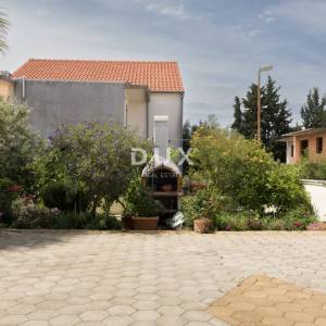 DALMACIJA, VODICE - Apartmanska kuća "Villa Lavanda" 