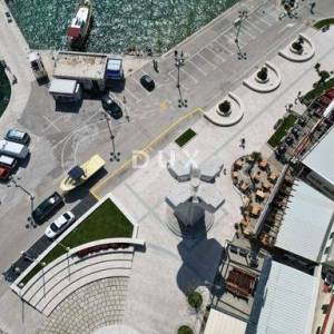 DALMACIJA, VODICE - Ekskluzivna nekretnina na rivi, kuća s restoranom u 1. redu do mora
