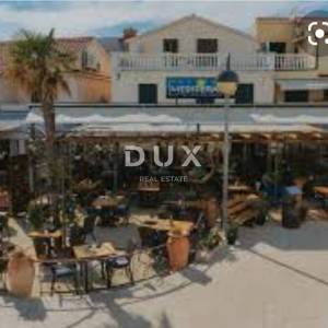 DALMACIJA, VODICE - Ekskluzivna nekretnina na rivi, kuća s restoranom u 1. redu do mora