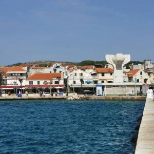 DALMACIJA, VODICE - Ekskluzivna nekretnina na rivi, kuća s restoranom u 1. redu do mora