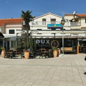 DALMACIJA, VODICE - Ekskluzivna nekretnina na rivi, kuća s restoranom u 1. redu do mora