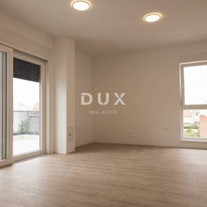 DALMACIJA, VODICE - Ekskluzivni penthouse s krovnom terasom od 80 m², 500m od mora
