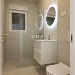 DALMACIJA, VODICE - Ekskluzivni penthouse s krovnom terasom od 80 m², 500m od mora