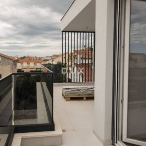 DALMACIJA, VODICE - Ekskluzivni penthouse s krovnom terasom od 80 m², 500m od mora