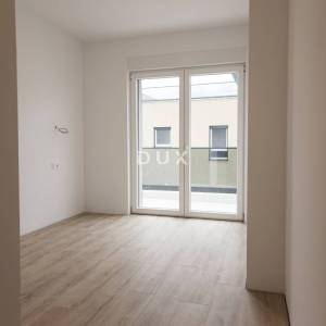 DALMACIJA, VODICE - Ekskluzivni penthouse s krovnom terasom od 80 m², 500m od mora