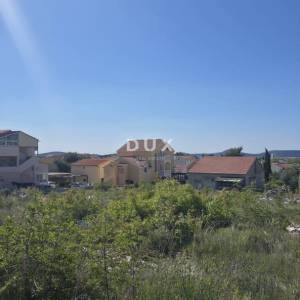 DALMACIJA, VODICE - Građevinsko zemljište F na mirnoj lokaciji