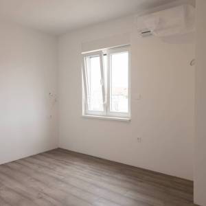 DALMACIJA, VODICE - Luksuzni penthouse s krovnom terasom od 85 m², 500m od mora