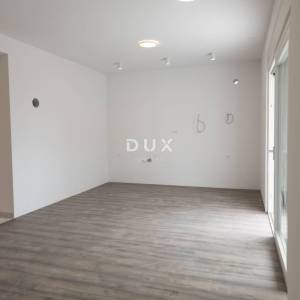 DALMACIJA, VODICE - Luksuzni penthouse s krovnom terasom od 85 m², 500m od mora