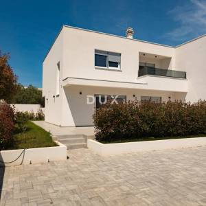DALMACIJA, VODICE - Moderna dvoetažna kuća "Sole" 
