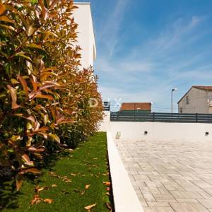 DALMACIJA, VODICE - Moderna dvoetažna kuća "Sole" 