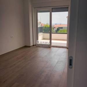 DALMACIJA, VODICE - Moderna dvoetažna kuća "Azura" s bazenom