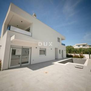DALMACIJA, VODICE - Moderna dvoetažna kuća "Azura" s bazenom