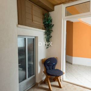 DALMACIJA, VODICE - Šarmantan prizemni stan (2 u 1) u blizini mora
