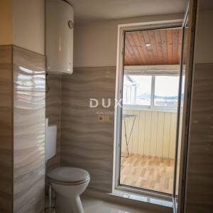 DALMACIJA, VODICE - Stan na katu s pogledom na more