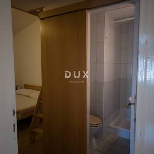 DALMACIJA, VODICE - Stan na katu s pogledom na more