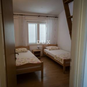 DALMACIJA, VODICE - Stan na katu s pogledom na more