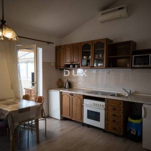 DALMACIJA, VODICE - Stan na katu s pogledom na more