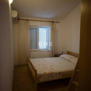 DALMACIJA, VODICE - Stan na katu s pogledom na more