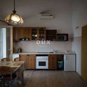 DALMACIJA, VODICE - Stan na katu s pogledom na more