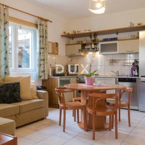 DALMACIJA, VODICE - Villa "Morgenrød" s velikim dvorištem i 4 apartmana