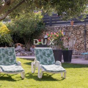 DALMACIJA, VODICE - Villa "Morgenrød" s velikim dvorištem i 4 apartmana