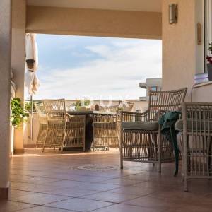 DALMACIJA, VODICE - Villa "Morgenrød" s velikim dvorištem i 4 apartmana