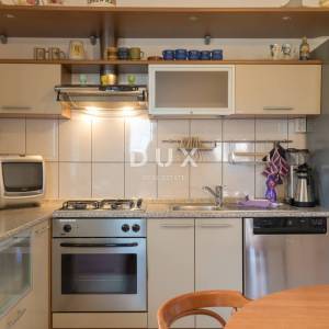 DALMACIJA, VODICE - Villa "Morgenrød" s velikim dvorištem i 4 apartmana