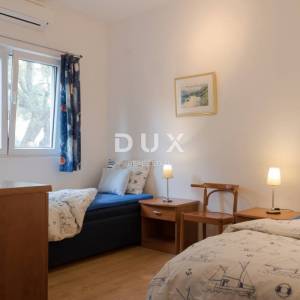 DALMACIJA, VODICE - Villa "Morgenrød" s velikim dvorištem i 4 apartmana