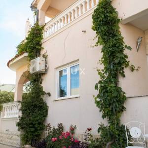 DALMACIJA, VODICE - Villa "Morgenrød" s velikim dvorištem i 4 apartmana