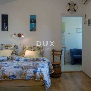 DALMACIJA, VODICE - Villa "Morgenrød" s velikim dvorištem i 4 apartmana