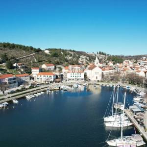 DALMACIJA, ZATON - Prostrana kuća 240 m² u centru, blizu mora
