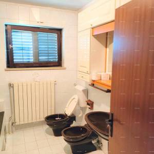 Dvojna kuća u Pazinu , s pogledom na planinu Učku