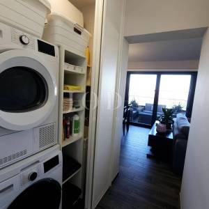 Dvosoban funkcionalan stan s natkrivenom terasom