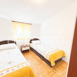 Dvosoban stan s pogledom na more,72m2,500m od plaže