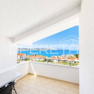 Dvosoban stan s pogledom na more,72m2,500m od plaže