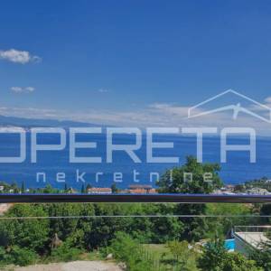 Ekskluzivan apartman s panoramskim pogledom na more i Opatiju – bazeni, parking 