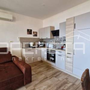 Ekskluzivan apartman s panoramskim pogledom na more i Opatiju – bazeni, parking 
