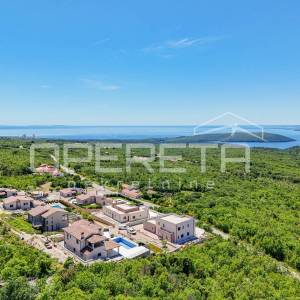 Ekskluzivna luksuzna vila s panoramskim pogledom na more u privatnom kompleksu
