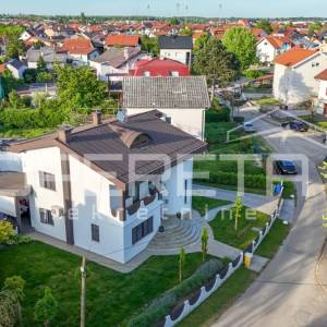 Ekskluzivna obiteljska kuća sa saunom, jacuzzijem i uređenom okućnicom
