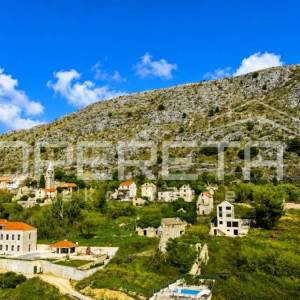 Ekskluzivno zemljište 3.330 m² s legalnim objektom, panoramskim pogledom, dozvol