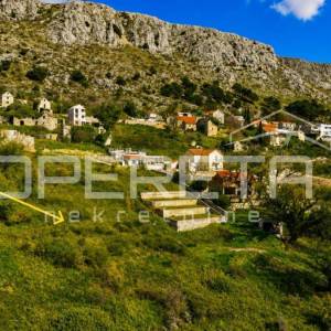 Ekskluzivno zemljište 3.330 m² s legalnim objektom, panoramskim pogledom, dozvol