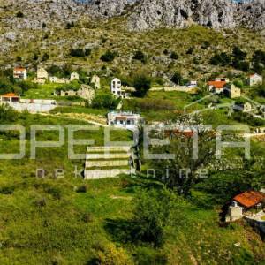 Ekskluzivno zemljište 3.330 m² s legalnim objektom, panoramskim pogledom, dozvol