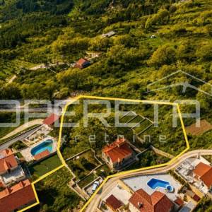 Ekskluzivno zemljište 3.330 m² s legalnim objektom, panoramskim pogledom, dozvol