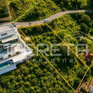 Ekskluzivno zemljište s građevinskom dozvolom za vilu s bazenom i panoramskim po