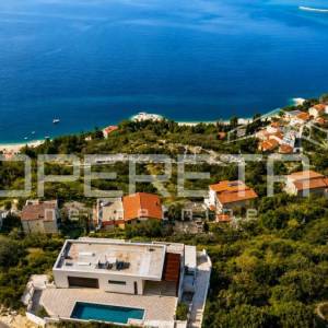 Ekskluzivno zemljište s građevinskom dozvolom za vilu s bazenom i panoramskim po