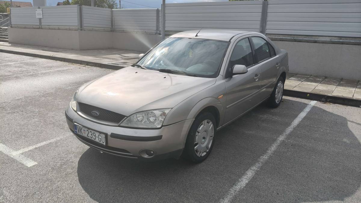 Ford Mondeo 1,8 16v Sedan