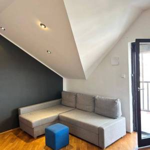Gajnice, 2-sobni stan s balkonom, 50m2, blizina svih sadržaja