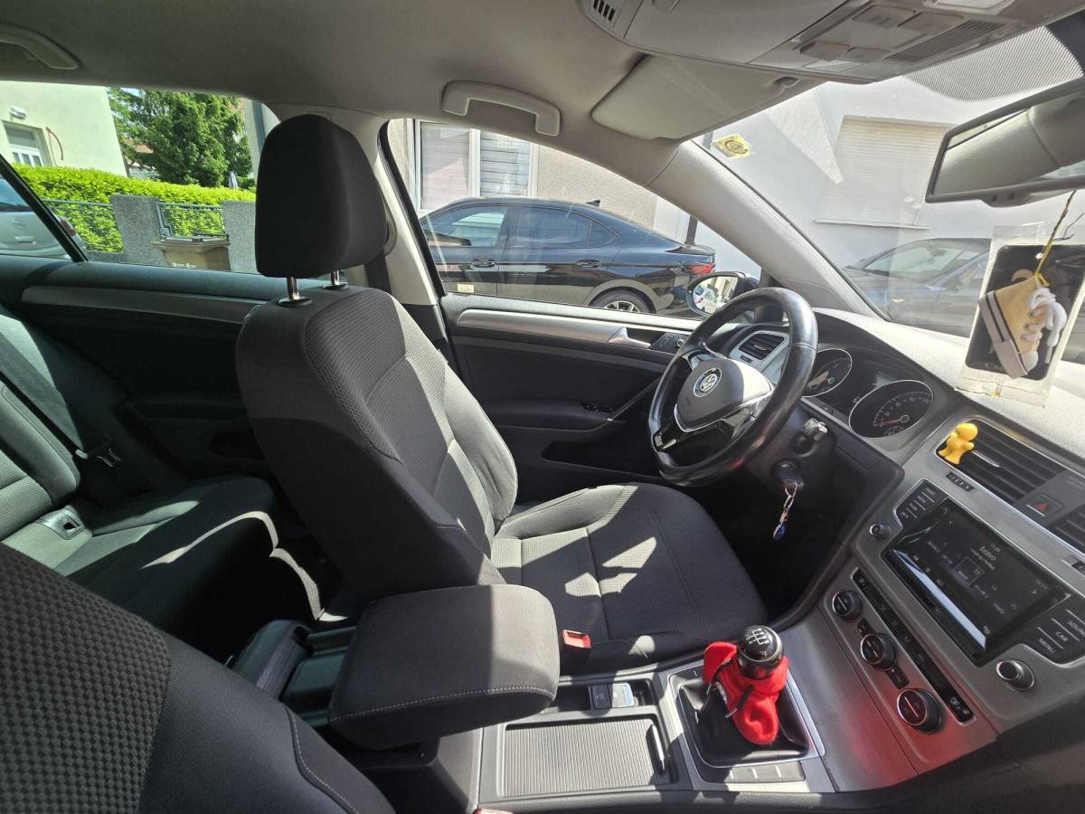 GOLF 7 KARAVAN TOP STANJE