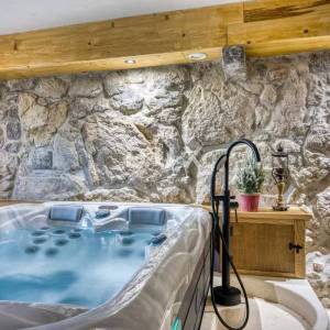 GORSKI KOTAR, FUŽINE - Planinski dom s wellnessom i pogledom na jezero, 180m2