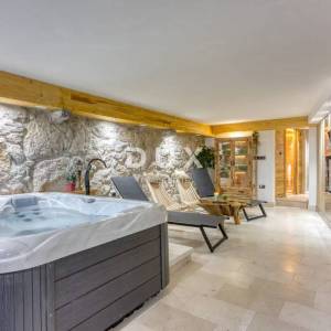 GORSKI KOTAR, FUŽINE - Planinski dom s wellnessom i pogledom na jezero, 180m2